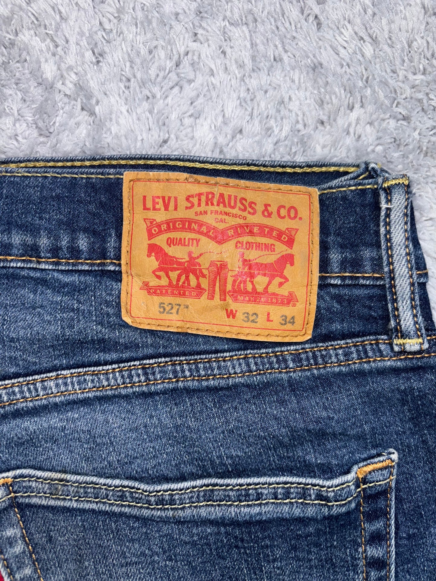 LEVI’S 527