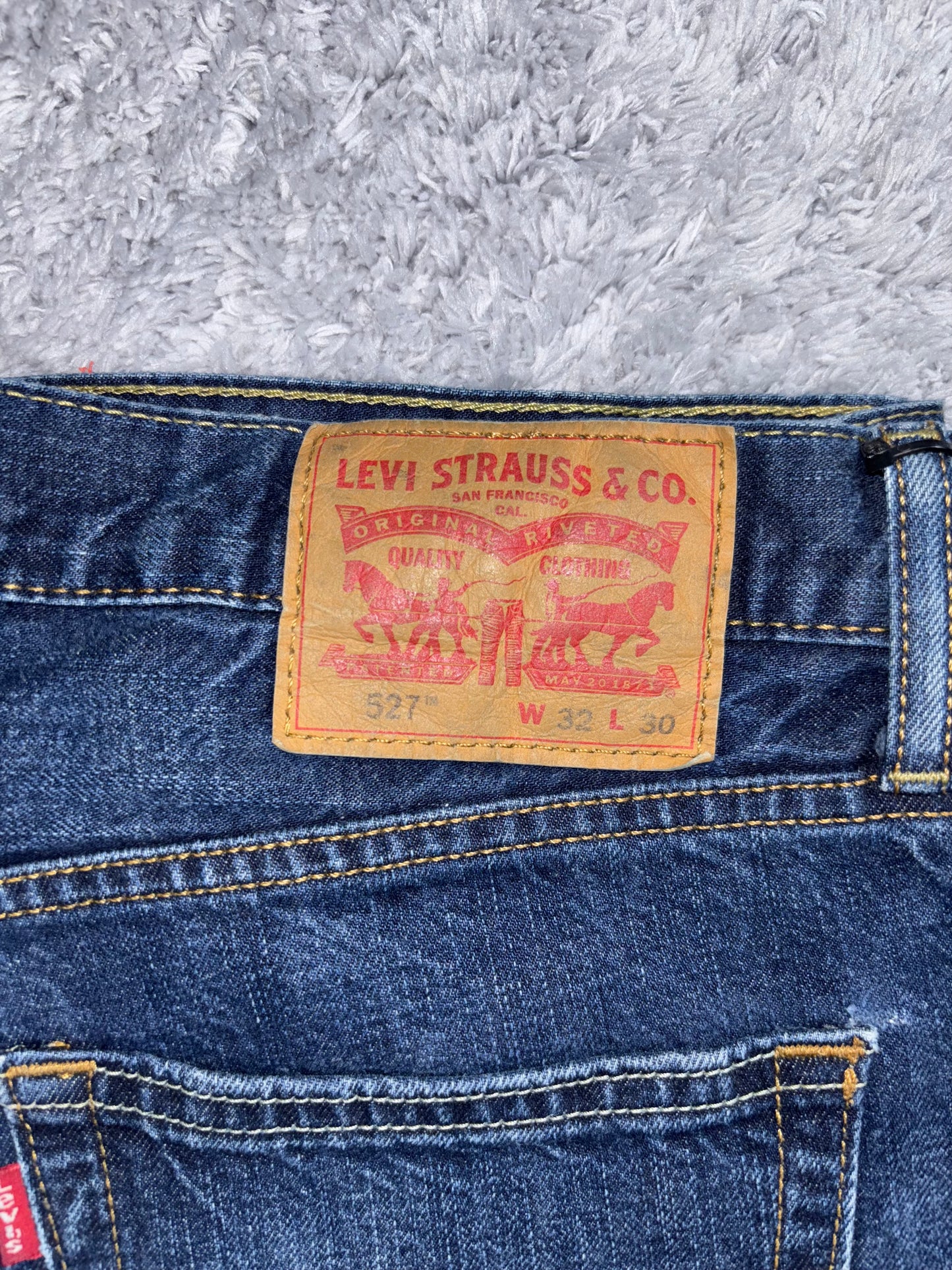 LEVI’S 527